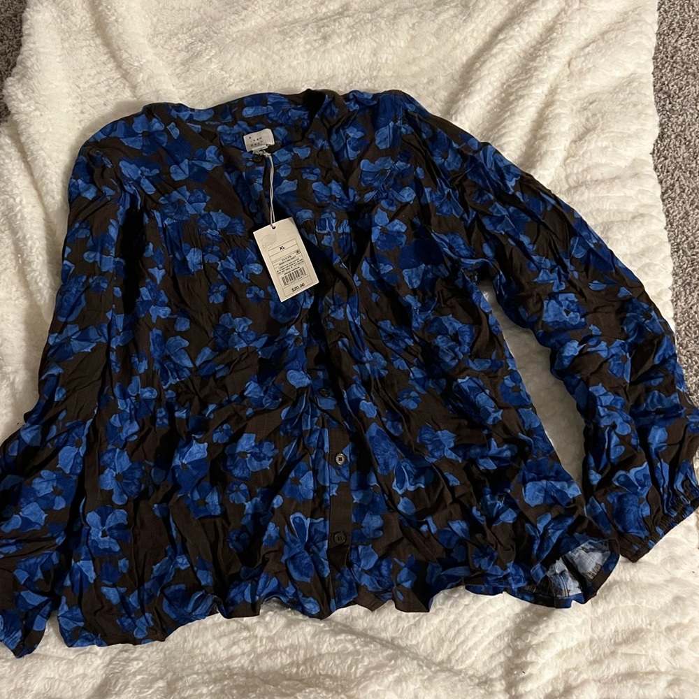 XL Womens blouse. Brand new